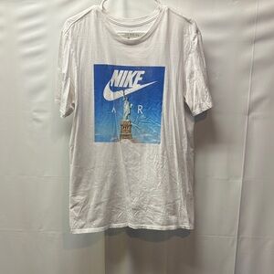 Nike Men's White and Blue Graphic Tee